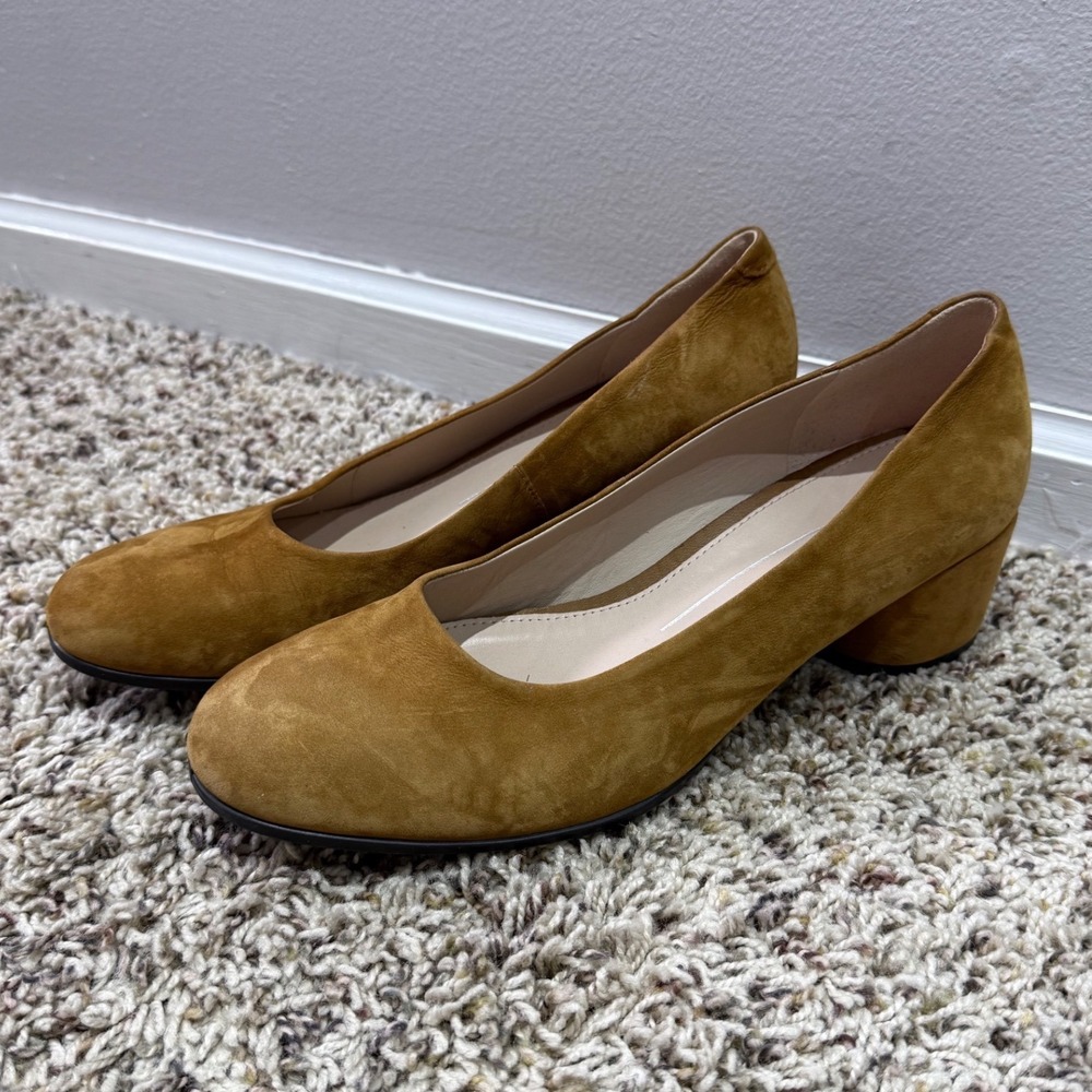 ECCO Shape 35 Block Heel Pumps Mustard Tan Suede Round Toe Womens 38